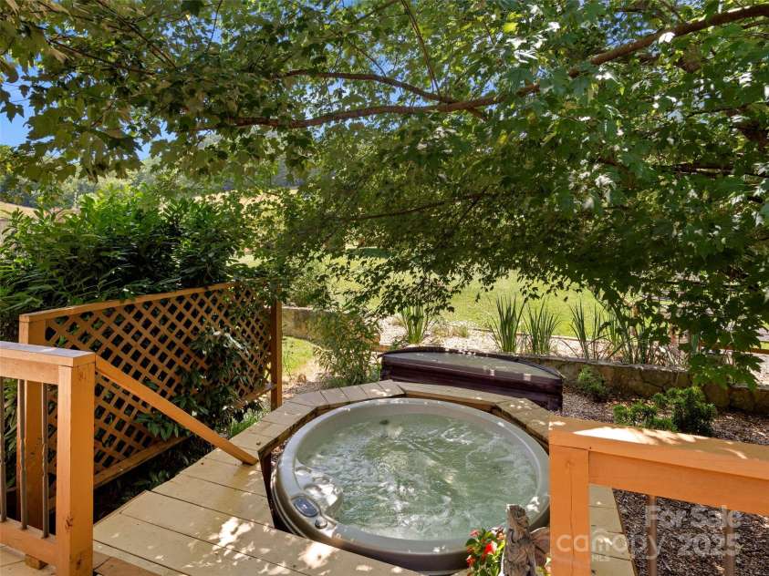10 Gardening Frog Trail, Waynesville, NC 28785.  MLS# CAR4254244, YatesRealty ID 17376. 