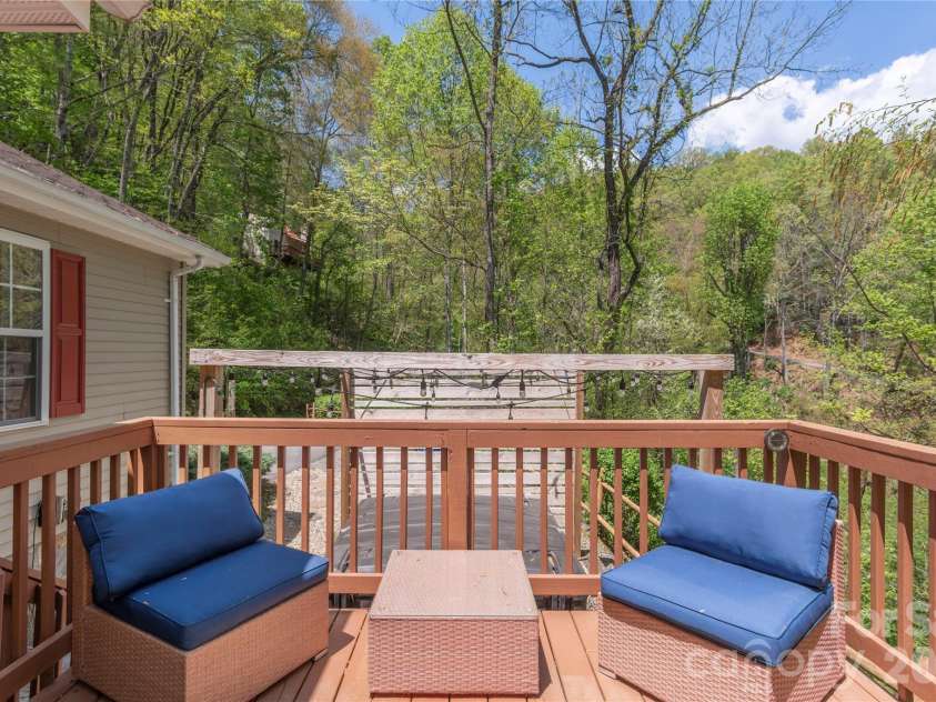 860 Creekside Drive, Maggie Valley, NC 28751.  MLS# CAR4329432, YatesRealty ID 17376. 