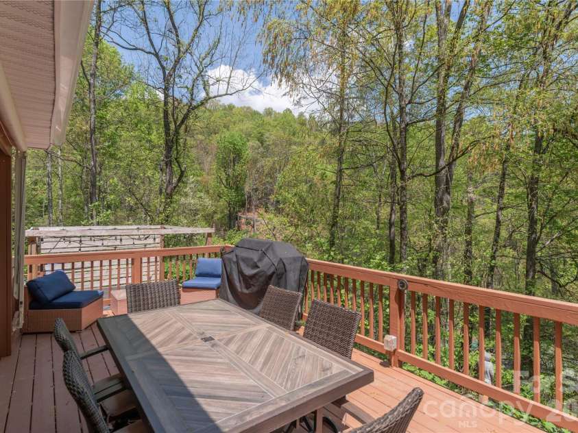860 Creekside Drive, Maggie Valley, NC 28751.  MLS# CAR4329432, YatesRealty ID 17376. 