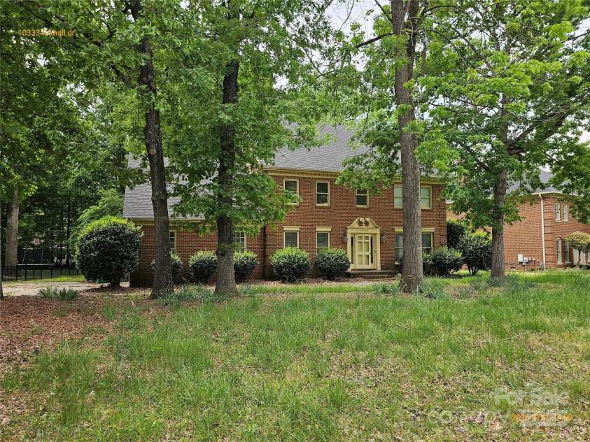 10333 Foxhall Drive, Charlotte, NC 28210.  MLS# CAR4250177, YatesRealty ID 17377. 
