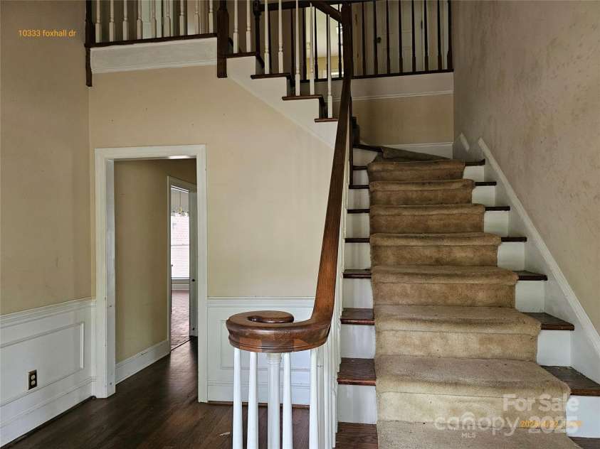 10333 Foxhall Drive, Charlotte, NC 28210.  MLS# CAR4250177, YatesRealty ID 17377. 