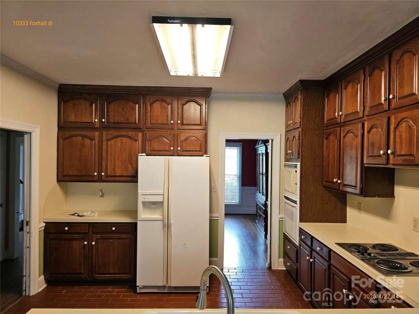 10333 Foxhall Drive, Charlotte, NC 28210.  MLS# CAR4250177, YatesRealty ID 17377. 