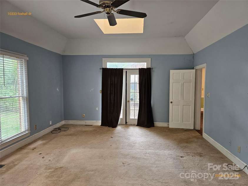 10333 Foxhall Drive, Charlotte, NC 28210.  MLS# CAR4250177, YatesRealty ID 17377. 