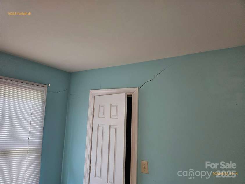 10333 Foxhall Drive, Charlotte, NC 28210.  MLS# CAR4250177, YatesRealty ID 17377. 