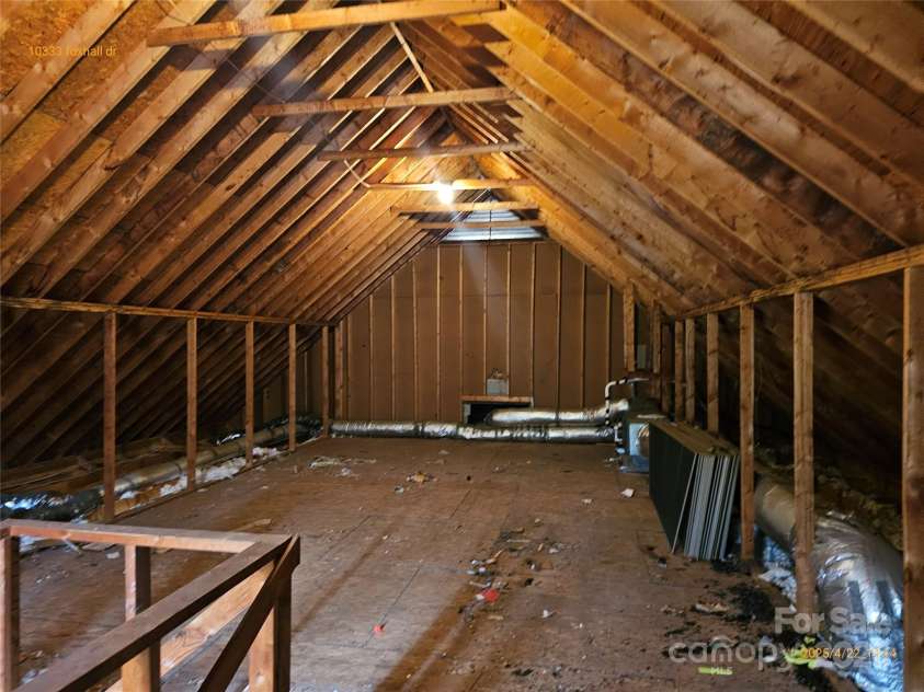 10333 Foxhall Drive, Charlotte, NC 28210.  MLS# CAR4250177, YatesRealty ID 17377. 