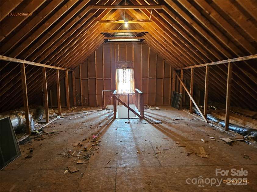 10333 Foxhall Drive, Charlotte, NC 28210.  MLS# CAR4250177, YatesRealty ID 17377. 