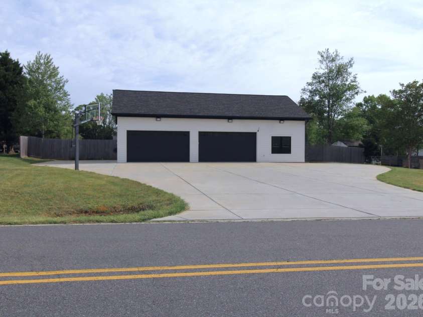 2555 Belshire Drive, Conover, NC 28613.  MLS# CAR4371202, YatesRealty ID 17377. 