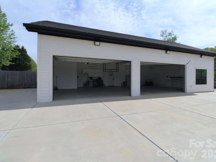 2555 Belshire Drive, Conover, NC 28613.  MLS# CAR4371202, YatesRealty ID 17377. 