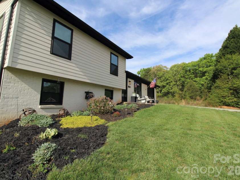 2555 Belshire Drive, Conover, NC 28613.  MLS# CAR4371202, YatesRealty ID 17377. 