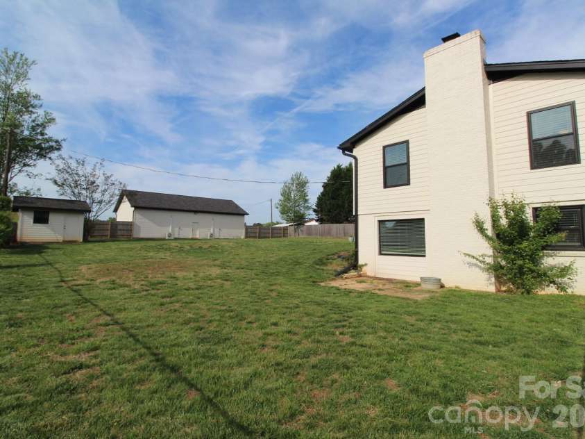 2555 Belshire Drive, Conover, NC 28613.  MLS# CAR4371202, YatesRealty ID 17377. 