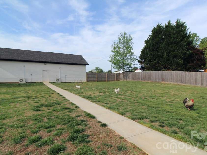 2555 Belshire Drive, Conover, NC 28613.  MLS# CAR4371202, YatesRealty ID 17377. 