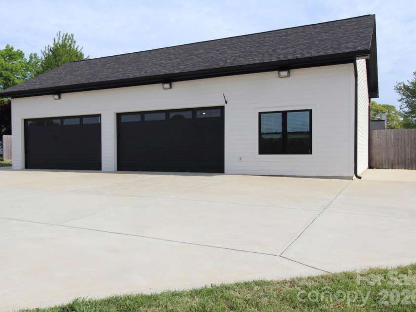 2555 Belshire Drive, Conover, NC 28613.  MLS# CAR4371202, YatesRealty ID 17377. 