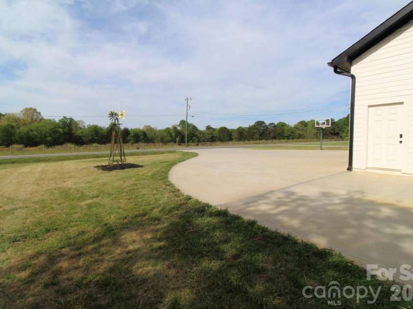 2555 Belshire Drive, Conover, NC 28613.  MLS# CAR4371202, YatesRealty ID 17377. 