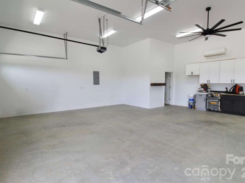 2555 Belshire Drive, Conover, NC 28613.  MLS# CAR4371202, YatesRealty ID 17377. 