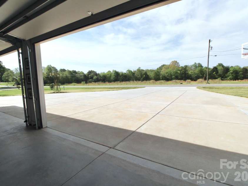 2555 Belshire Drive, Conover, NC 28613.  MLS# CAR4371202, YatesRealty ID 17377. 
