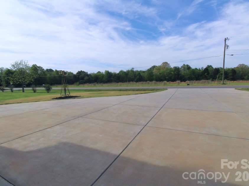 2555 Belshire Drive, Conover, NC 28613.  MLS# CAR4371202, YatesRealty ID 17377. 