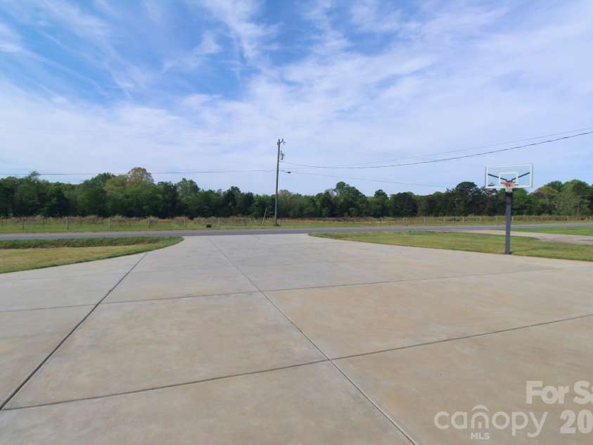 2555 Belshire Drive, Conover, NC 28613.  MLS# CAR4371202, YatesRealty ID 17377. 