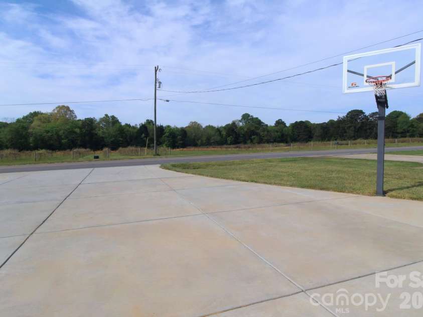 2555 Belshire Drive, Conover, NC 28613.  MLS# CAR4371202, YatesRealty ID 17377. 