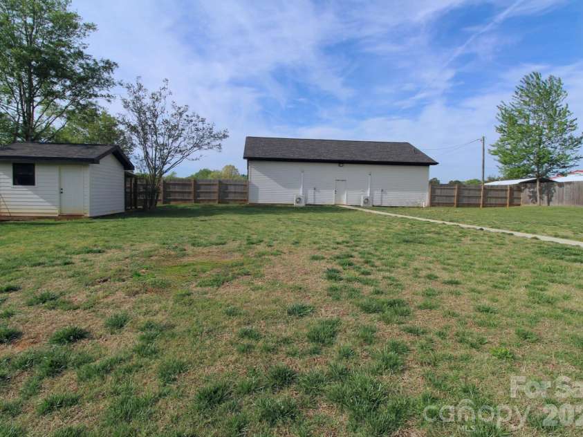 2555 Belshire Drive, Conover, NC 28613.  MLS# CAR4371202, YatesRealty ID 17377. 
