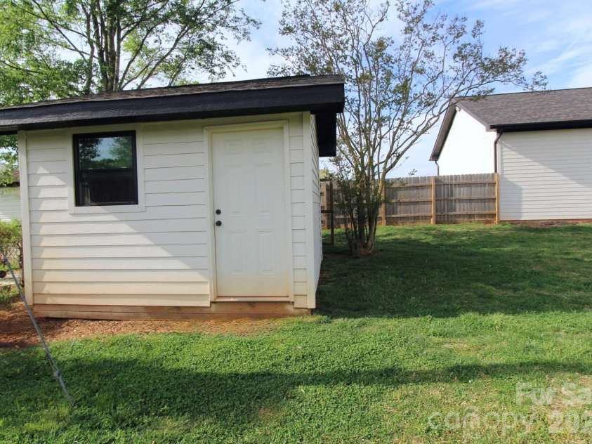 2555 Belshire Drive, Conover, NC 28613.  MLS# CAR4371202, YatesRealty ID 17377. 