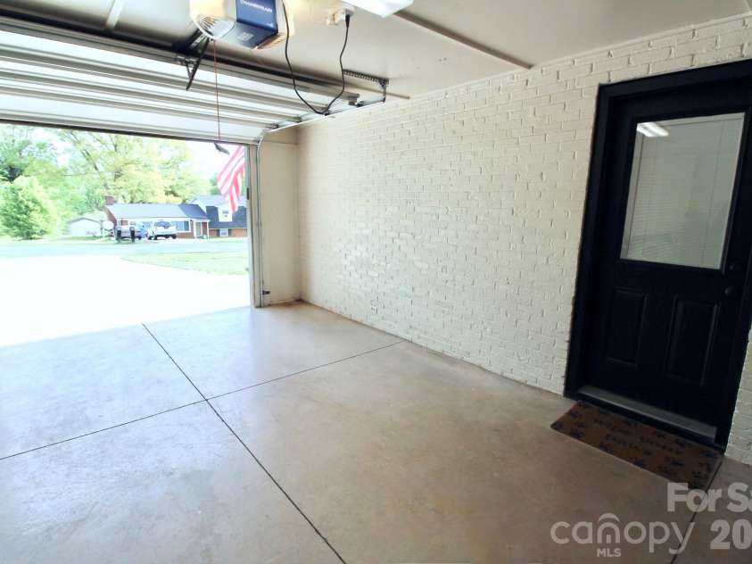 2555 Belshire Drive, Conover, NC 28613.  MLS# CAR4371202, YatesRealty ID 17377. 