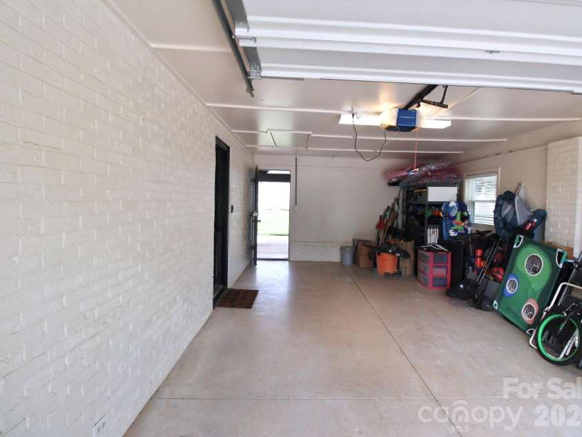 2555 Belshire Drive, Conover, NC 28613.  MLS# CAR4371202, YatesRealty ID 17377. 