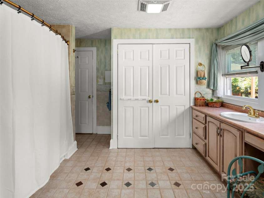 10 & 115 Gardening Frog Trail, Waynesville, NC 28785.  MLS# CAR4257119, YatesRealty ID 17378. 