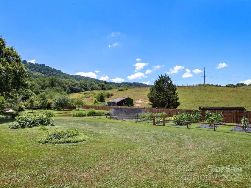 10 & 115 Gardening Frog Trail, Waynesville, NC 28785.  MLS# CAR4257119, YatesRealty ID 17378. 
