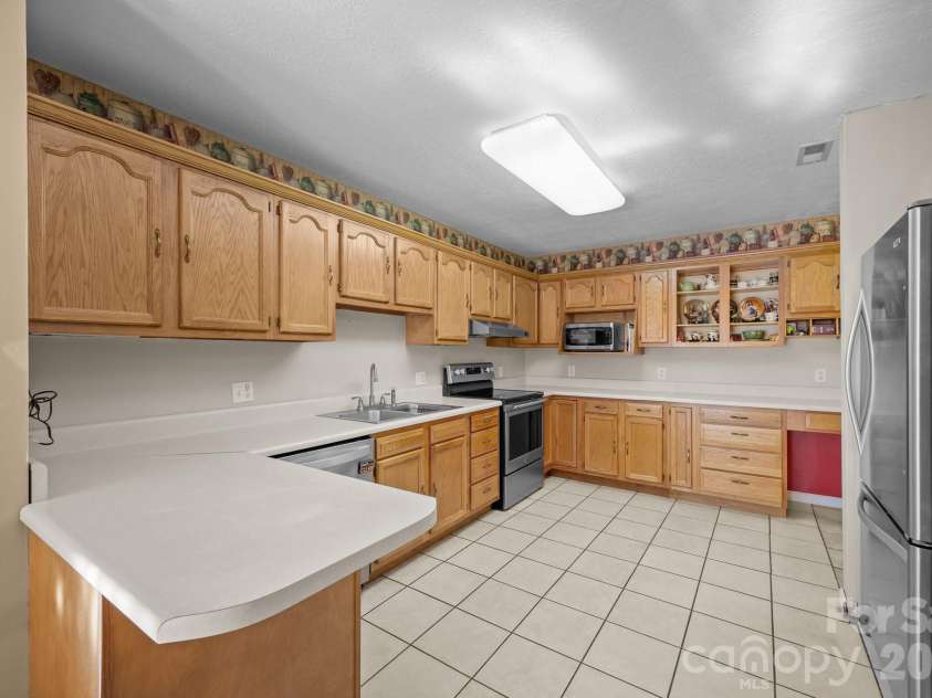 73 Waters Road, Asheville, NC 28805.  MLS# CAR4364687, YatesRealty ID 17378. Kitchen