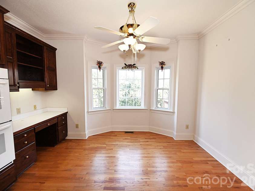 640 40th Avenue Lane, Hickory, NC 28601.  MLS# CAR4353443, YatesRealty ID 17379. 