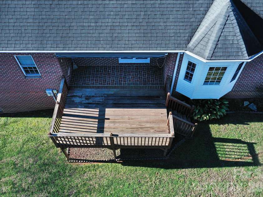 640 40th Avenue Lane, Hickory, NC 28601.  MLS# CAR4353443, YatesRealty ID 17379. Back Deck
