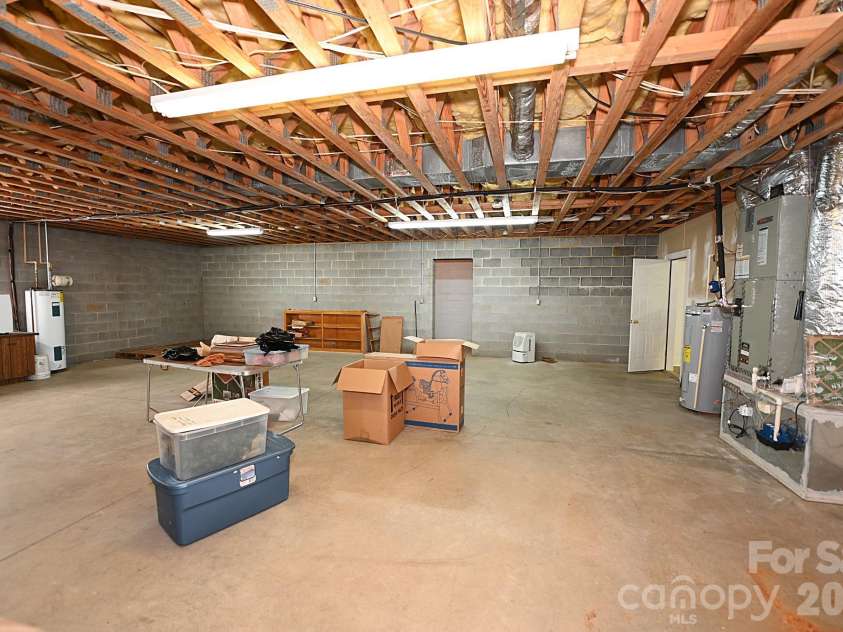 640 40th Avenue Lane, Hickory, NC 28601.  MLS# CAR4353443, YatesRealty ID 17379. Basement