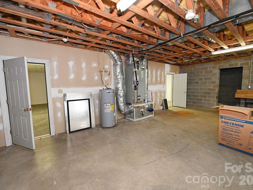 640 40th Avenue Lane, Hickory, NC 28601.  MLS# CAR4353443, YatesRealty ID 17379. Basement