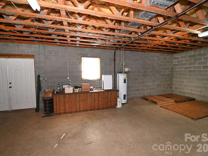 640 40th Avenue Lane, Hickory, NC 28601.  MLS# CAR4353443, YatesRealty ID 17379. Basement