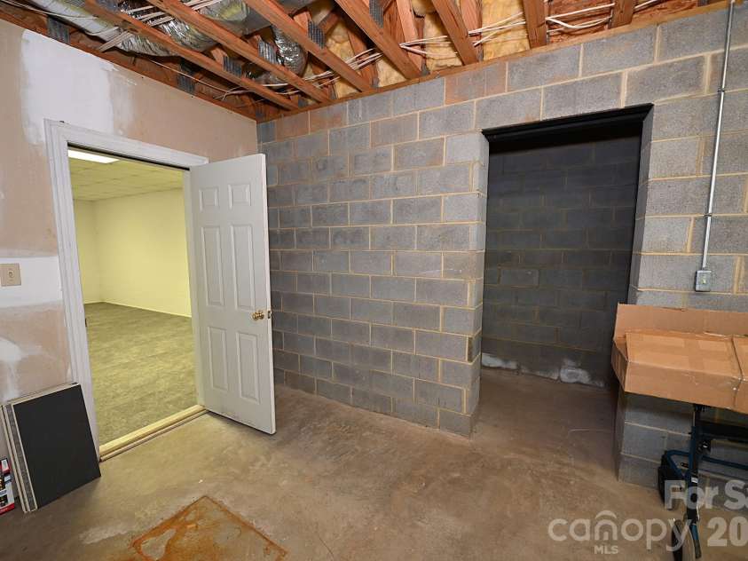 640 40th Avenue Lane, Hickory, NC 28601.  MLS# CAR4353443, YatesRealty ID 17379. Basement