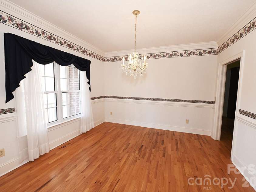 640 40th Avenue Lane, Hickory, NC 28601.  MLS# CAR4353443, YatesRealty ID 17379. Dinning Room