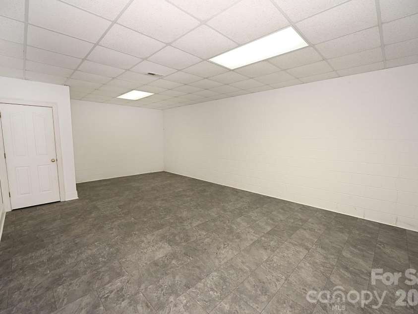 640 40th Avenue Lane, Hickory, NC 28601.  MLS# CAR4353443, YatesRealty ID 17379. Flex Space