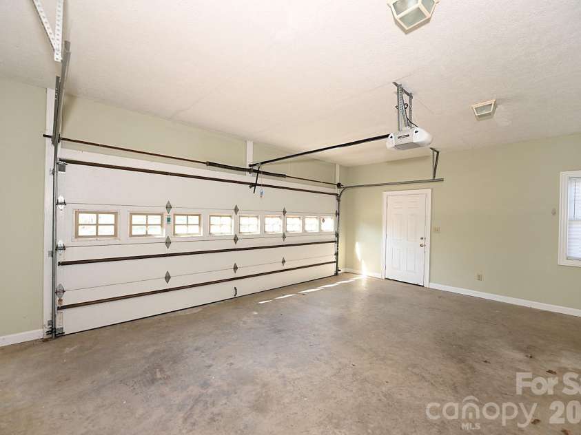 640 40th Avenue Lane, Hickory, NC 28601.  MLS# CAR4353443, YatesRealty ID 17379. Garage