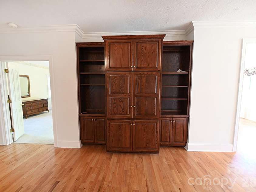 640 40th Avenue Lane, Hickory, NC 28601.  MLS# CAR4353443, YatesRealty ID 17379. Great Room