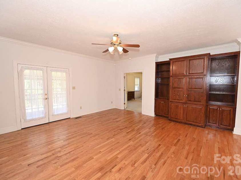 640 40th Avenue Lane, Hickory, NC 28601.  MLS# CAR4353443, YatesRealty ID 17379. Great Room