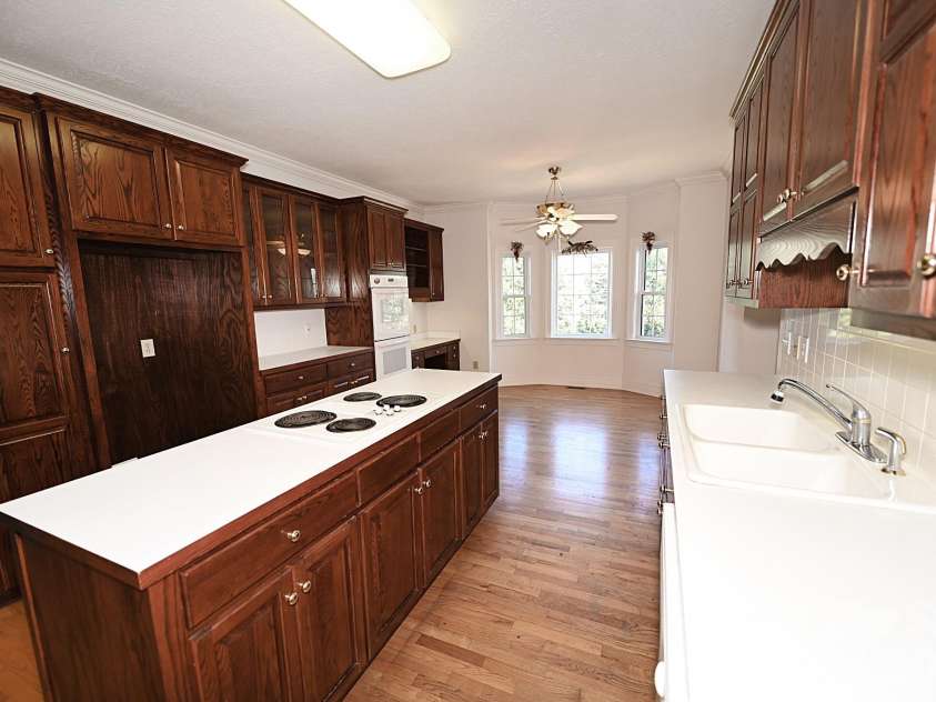 640 40th Avenue Lane, Hickory, NC 28601.  MLS# CAR4353443, YatesRealty ID 17379. Kitchen