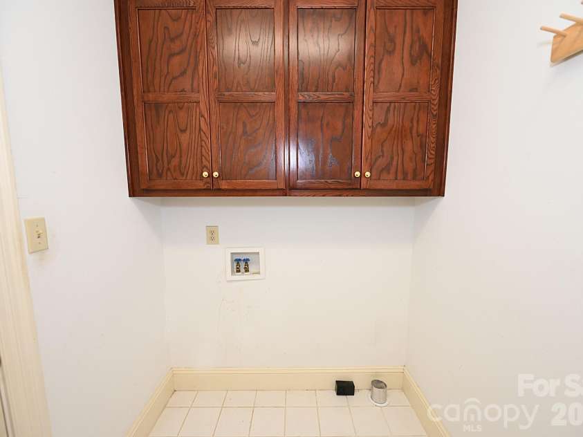 640 40th Avenue Lane, Hickory, NC 28601.  MLS# CAR4353443, YatesRealty ID 17379. Laundry Room