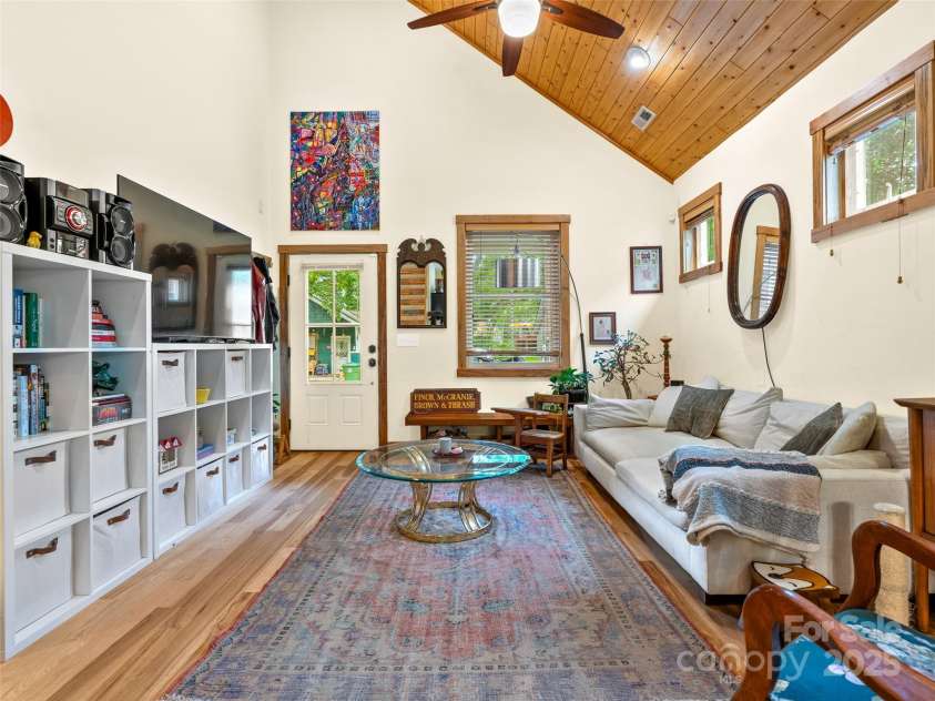 9 Reynolds Road, Asheville, NC 28806.  MLS# CAR4262790, YatesRealty ID 17379. 