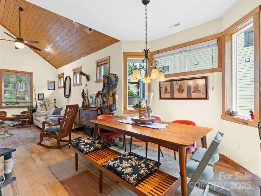 9 Reynolds Road, Asheville, NC 28806.  MLS# CAR4262790, YatesRealty ID 17379. 