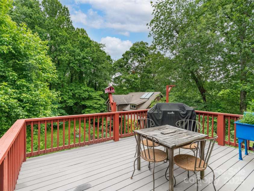 9 Reynolds Road, Asheville, NC 28806.  MLS# CAR4262790, YatesRealty ID 17379. 