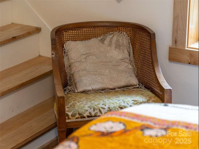 9 Reynolds Road, Asheville, NC 28806.  MLS# CAR4262790, YatesRealty ID 17379. 