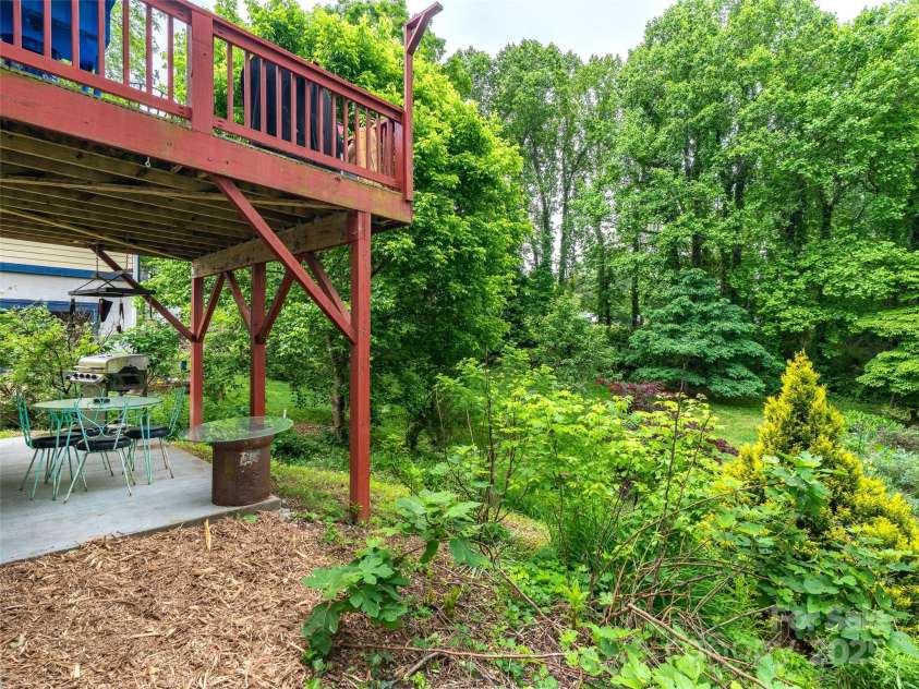 9 Reynolds Road, Asheville, NC 28806.  MLS# CAR4262790, YatesRealty ID 17379. 