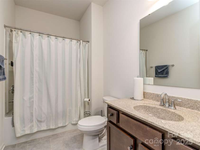 5220 Admirals Landing, Lancaster, SC 29720.  MLS# CAR4217741, YatesRealty ID 1738. Full Guest Bath