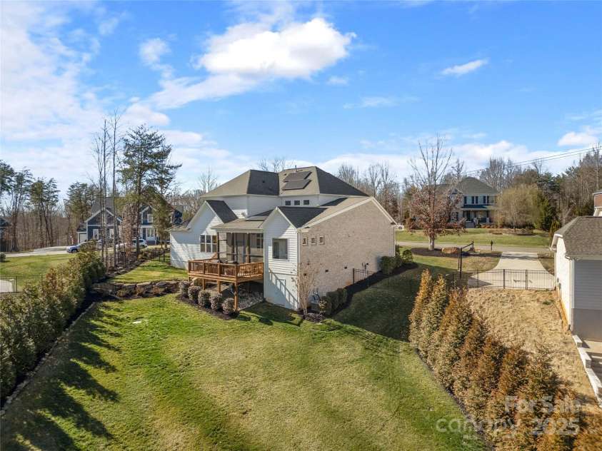 182 Walking Horse Trail, Davidson, NC 28036.  MLS# CAR4227421, YatesRealty ID 17380. 