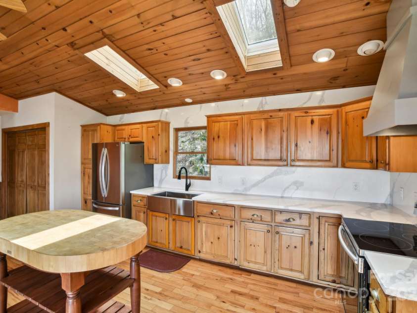 1426 Setzer Cove Road, Maggie Valley, NC 28751.  MLS# CAR4249259, YatesRealty ID 17382. BOOS brand island